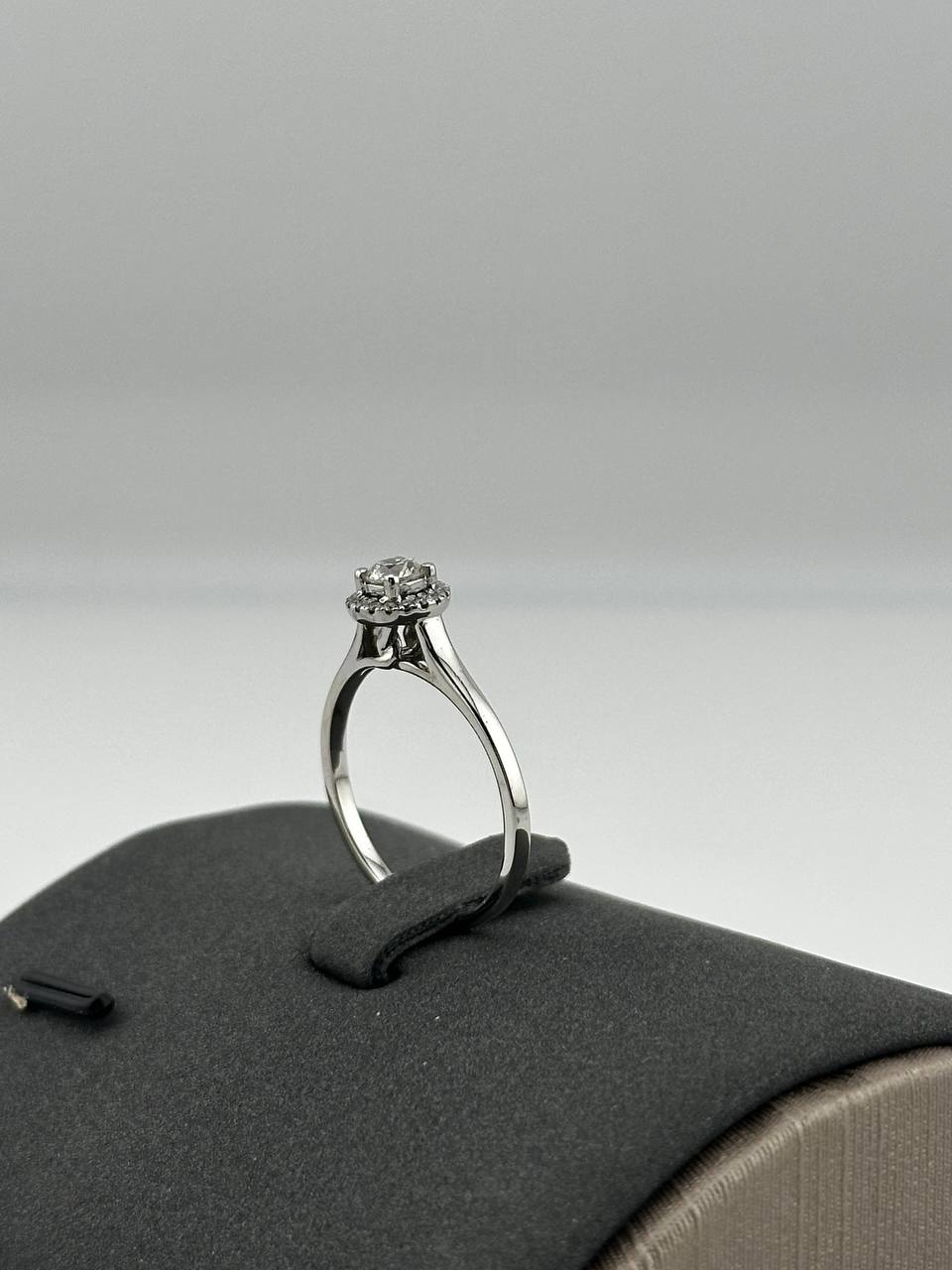 Кольцо с бриллиантами