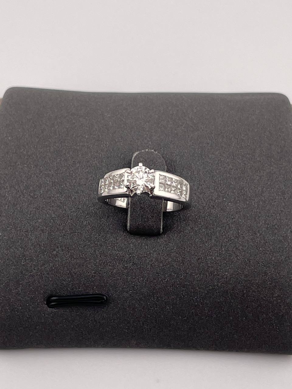 Кольцо с бриллиантами